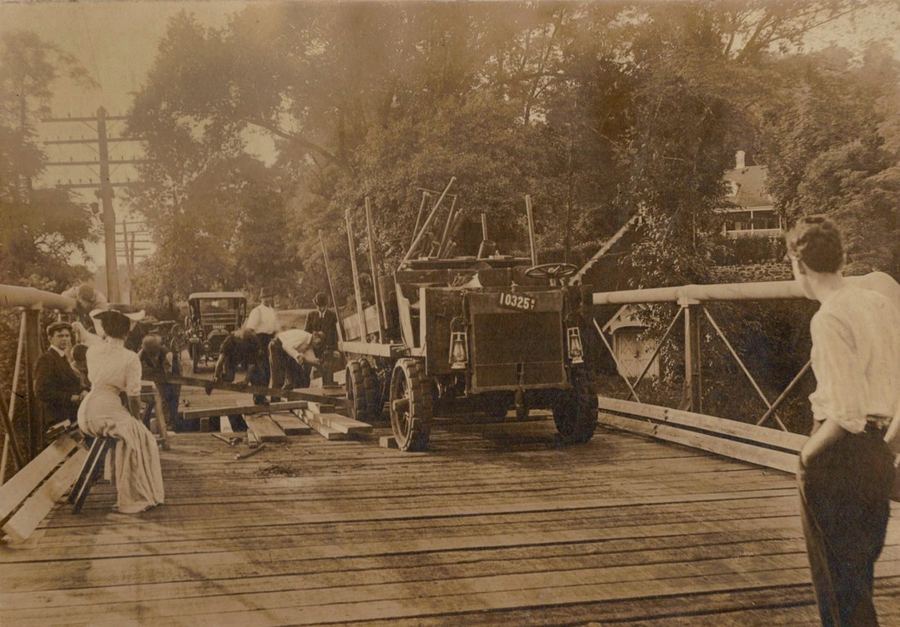 crotonhistory_1911-car-crash_van-cortlandt-bridge_carl_cci16092016_8.jpg