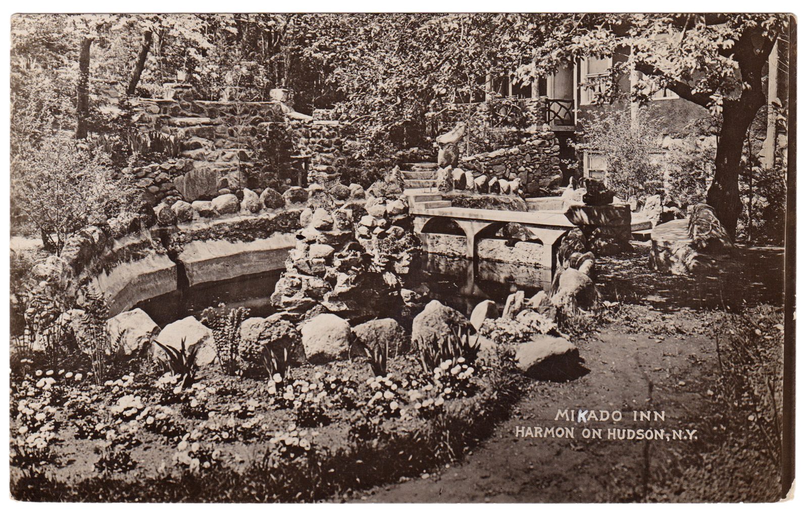 crotonhistory_mikado-inn_rppc_front_mid.jpg