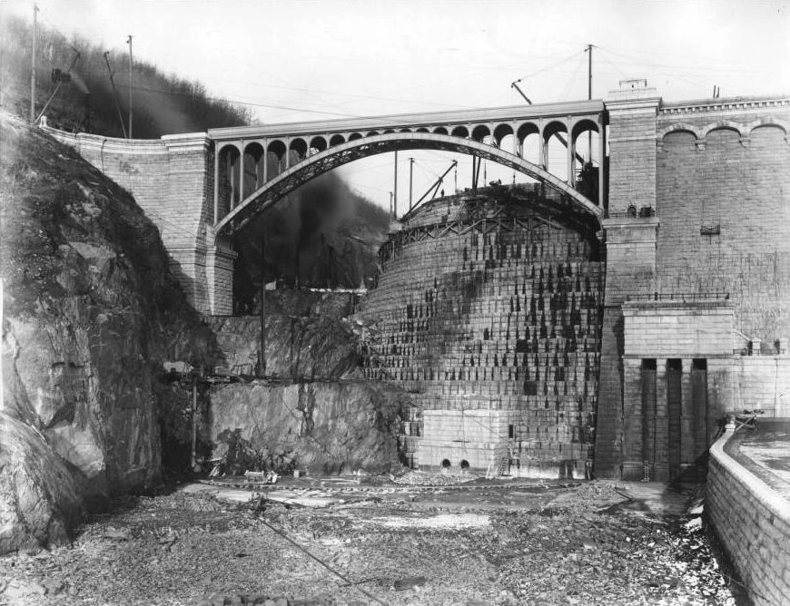 crotonhistory new-croton-dam hall-coll-nyhsr mid