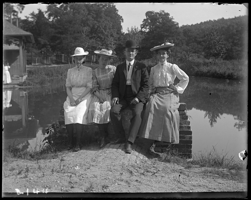 Family at Croton Point 1903