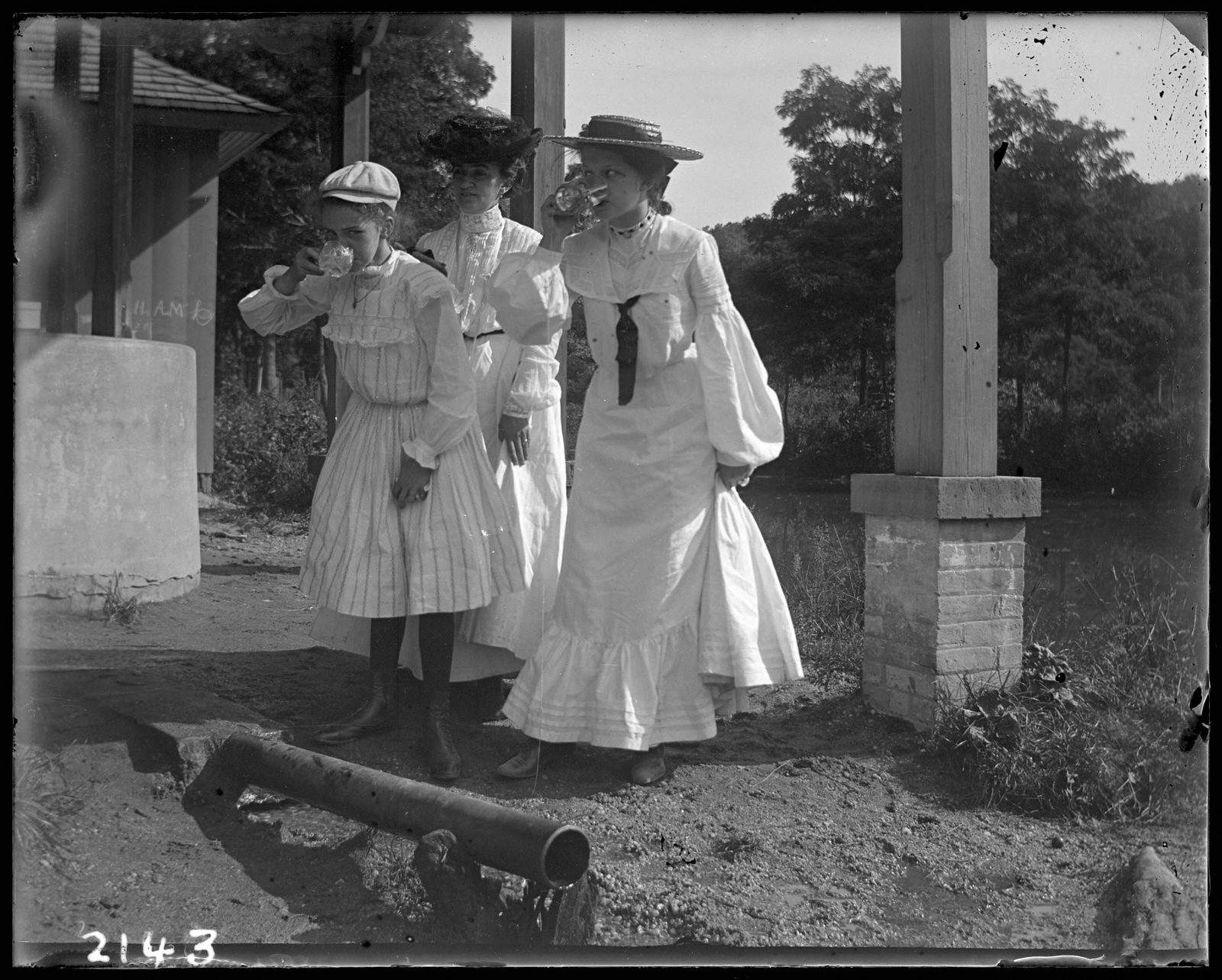 nyheritage_stonebridge_drinking_well_1903_mid.jpg