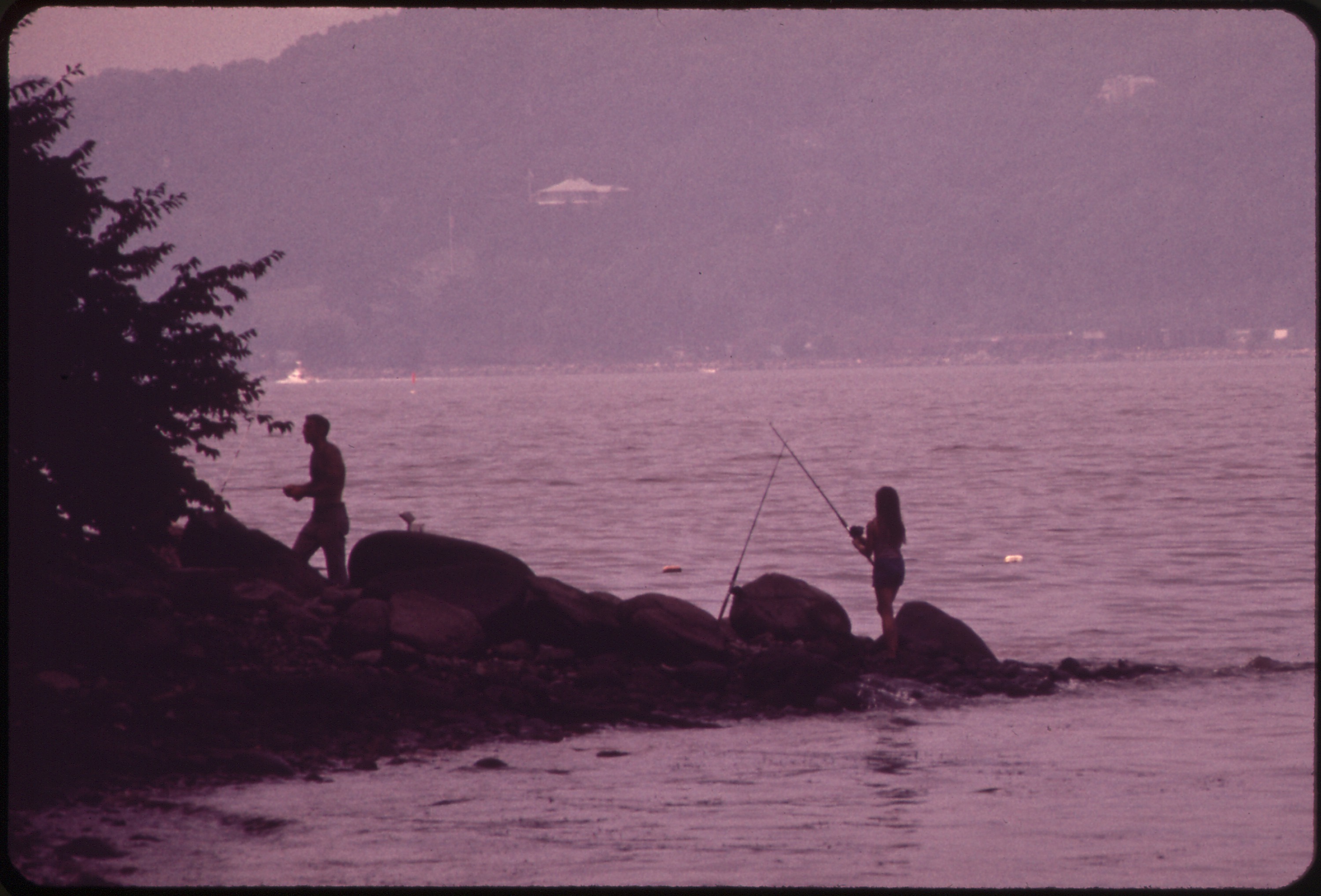 wikimedia_fishing_croton_point_nara.jpg