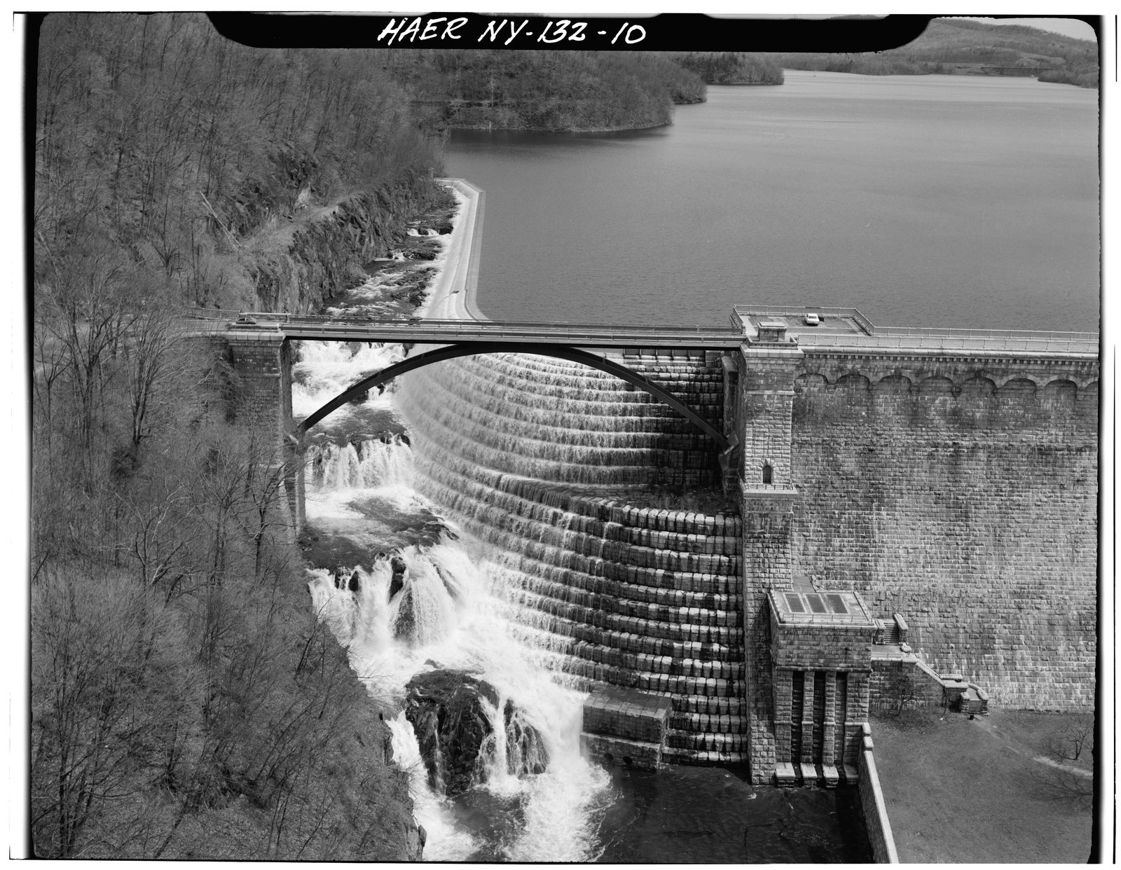 wikimedia haer new croton dam spillway mid