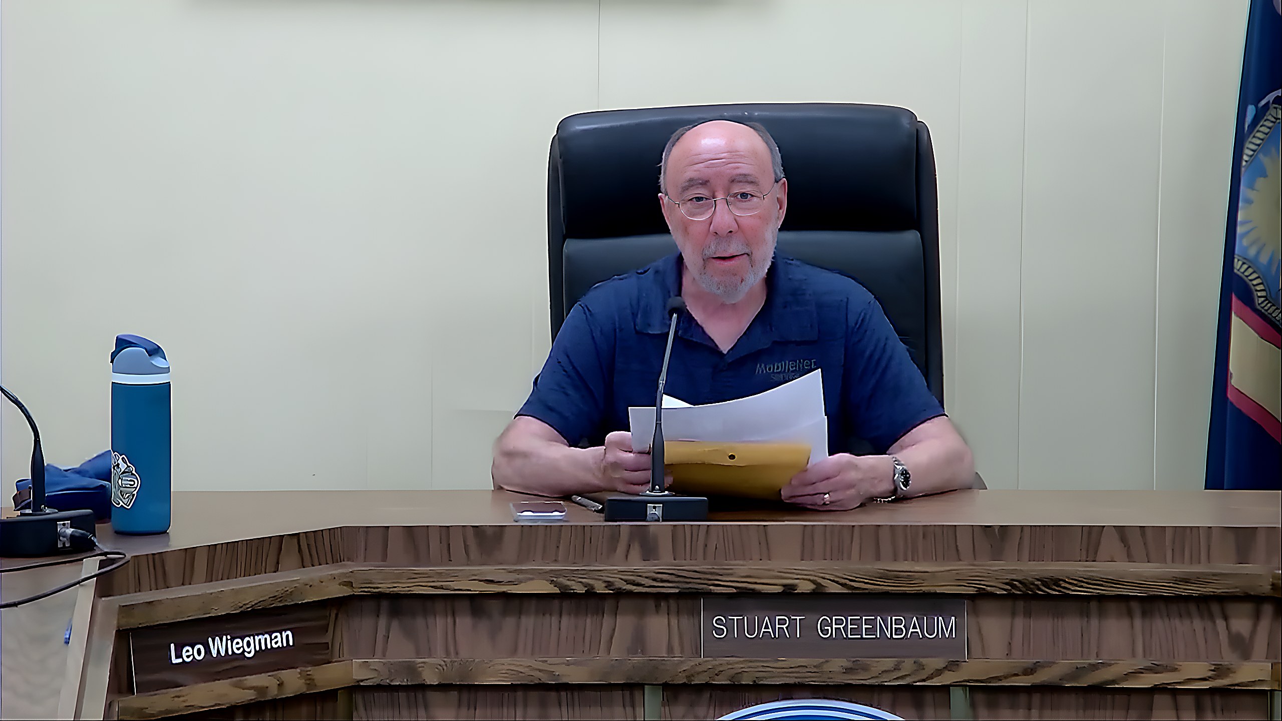Stuart Greenbaum and WAC Member Leo Wiegman during discussion of a wetlands activity permit for 129 Scenic Drive West at the Water Control Commission meeting.