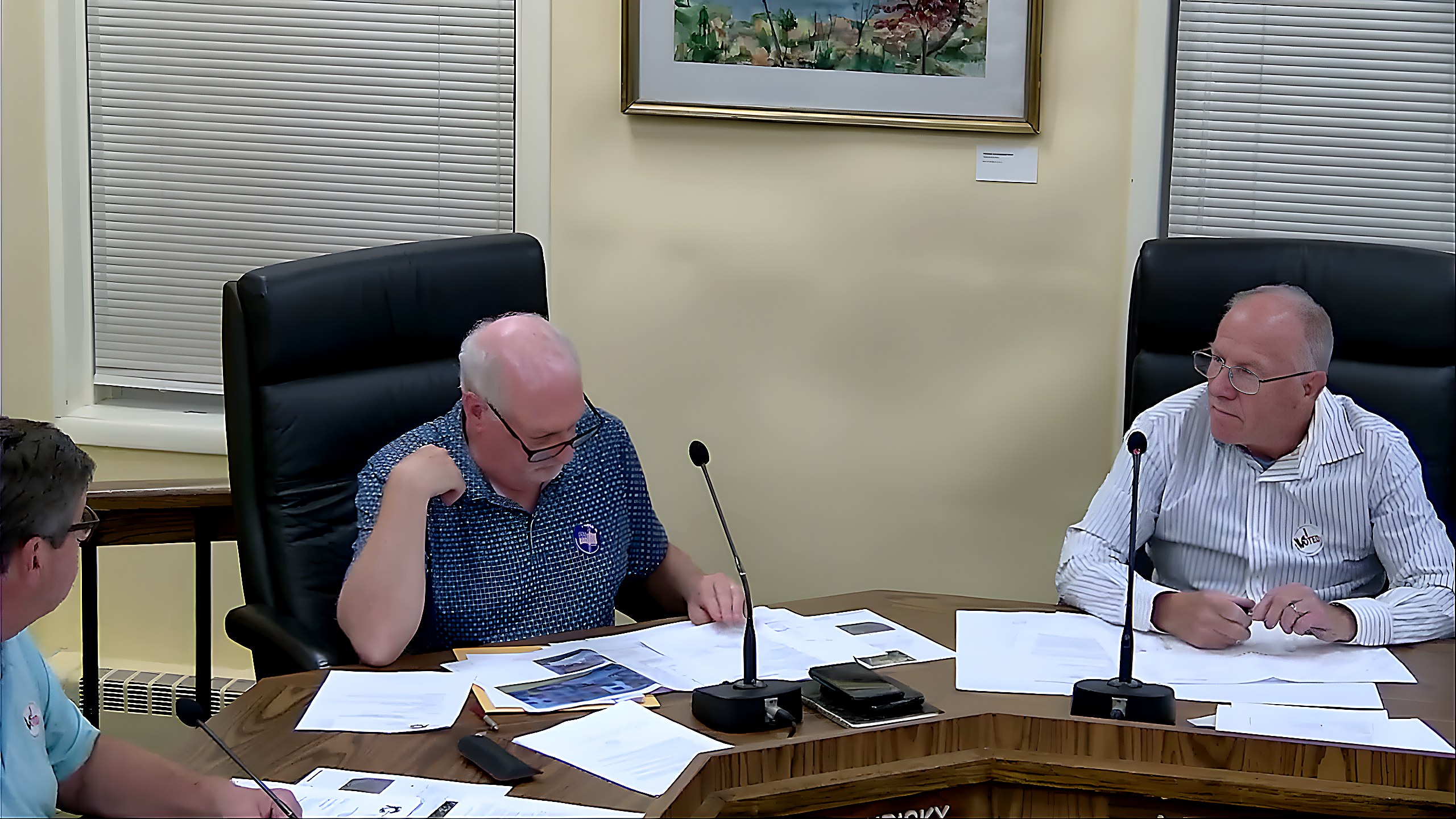The Planning Board votes to approve the landscaping plan for the Mirage Mirror and Glass property.
