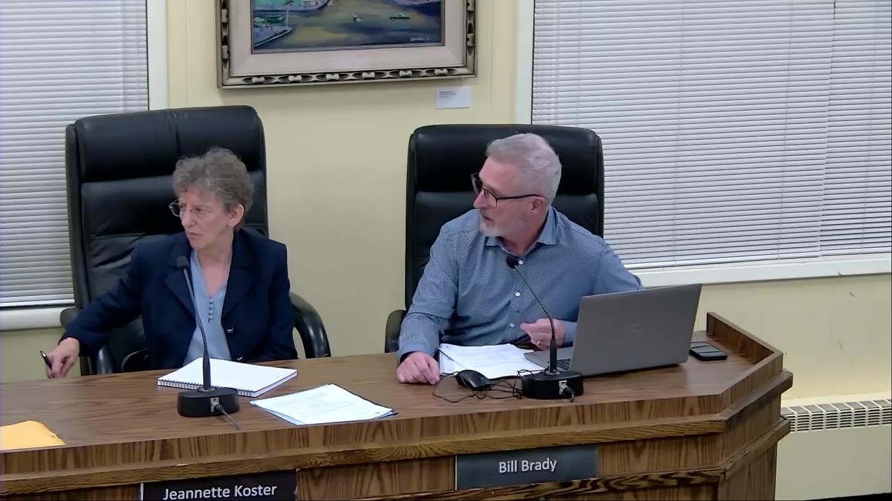 Presenters discuss proposed site-plan review rules at the September 8 Planning Board meeting.