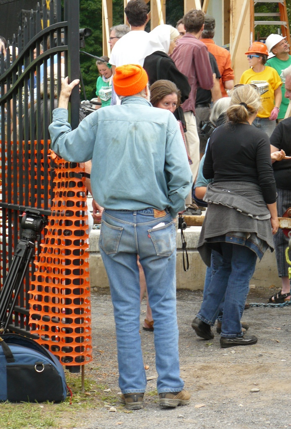 File:Seeger at barnraising.png