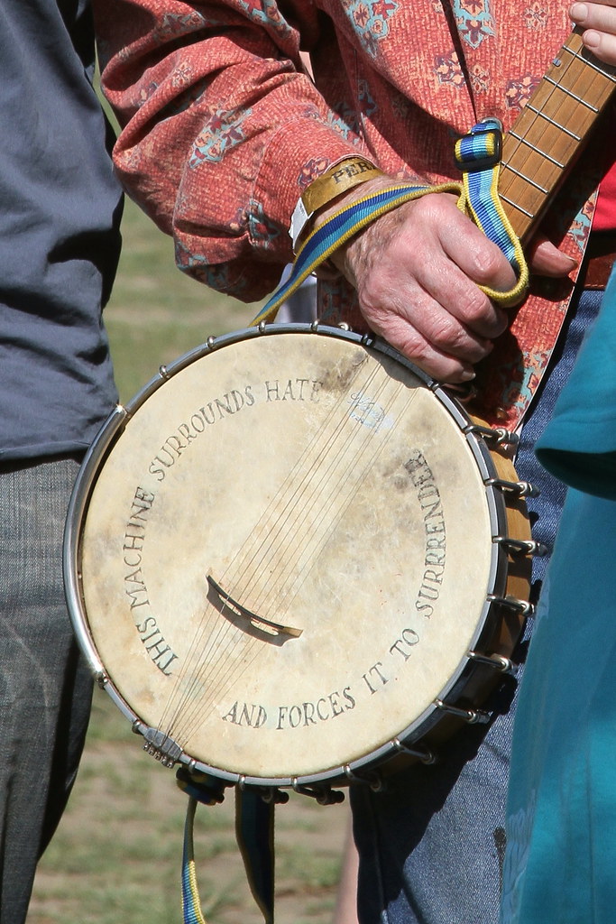 Pete Seeger and Banjo 'This machine surrounds hate and forces it to surrender.'