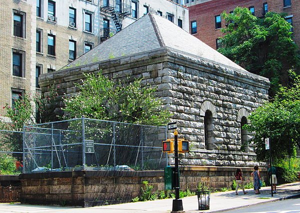 File:119th Street Gatehouse Croton Aqueduct 1195 Amsterdam Avenue.jpg