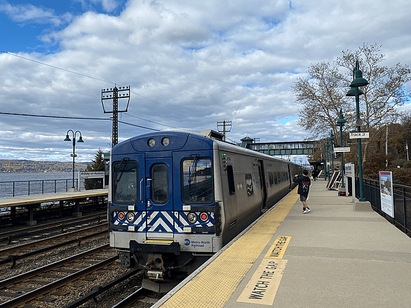 An M7A at Ardsley-on-Hudson.