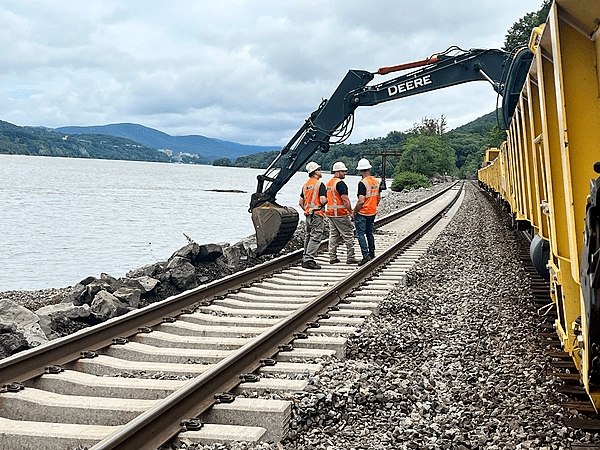 Metro-North Railroad Storm Conditions on the Hudson Line (53036353724)