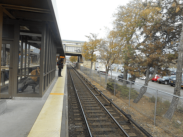 File:Croton-Harmon MNRR Looking North.jpg