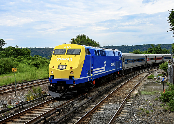 Mta-metro-north-201-ge-p32ac-dm-at-spuyten-duyvil--2023-08-14--picture-by-mta--cc-by-2-0