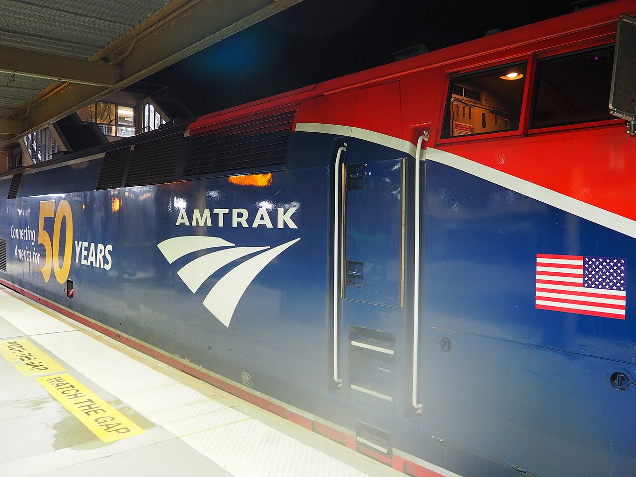 Amtrak diesel at croton 136937.jpg