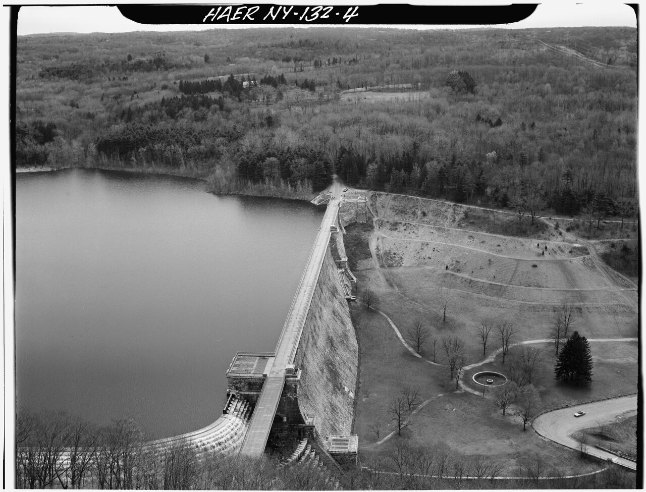 General view looking along axis of dam with spillway in foreground - New Croton Dam and Reservoir, Croton River, Croton-on-Hudson, Westchester County, NY HAER NY,60-CROTOH.V,1-4.tif