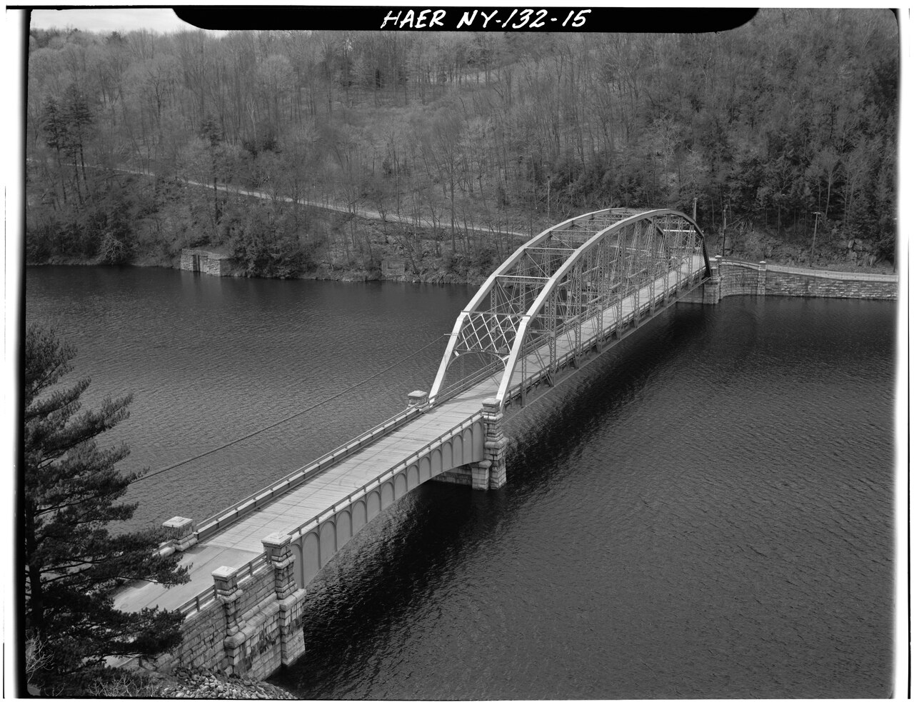 General view of Pennsylvania through truss bridge with girder approach span over Croton Reservoir - New Croton Dam and Reservoir, Croton River, Croton-on-Hudson, Westchester HAER NY,60-CROTOH.V,1-15.tif