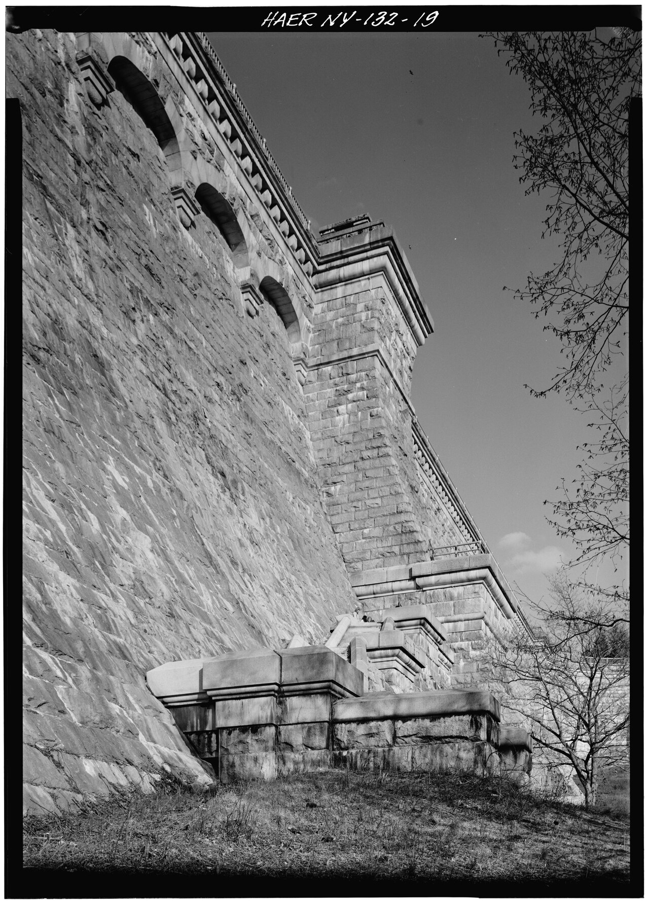 Detail view of dam stonework - New Croton Dam and Reservoir, Croton River, Croton-on-Hudson, Westchester County, NY HAER NY,60-CROTOH.V,1-19.tif