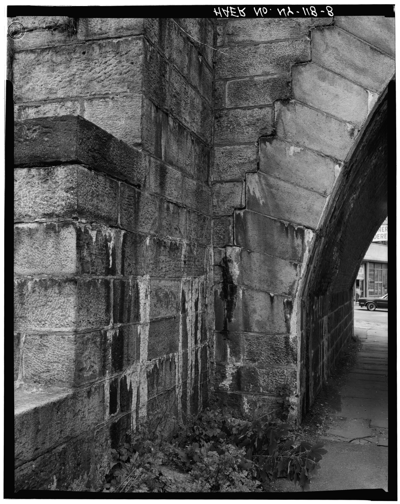 DETAIL OF EAST BUTTRESS AND SPRINGING POINT, NORTH SIDE OF NEPPERHAN AVENUE ARCH - Old Croton Aqueduct, Saw Mill River Culvert, Spanning Nepperhan Avenue, Yonkers, Westchester HAER NY,60-YONK,1A-8.tif