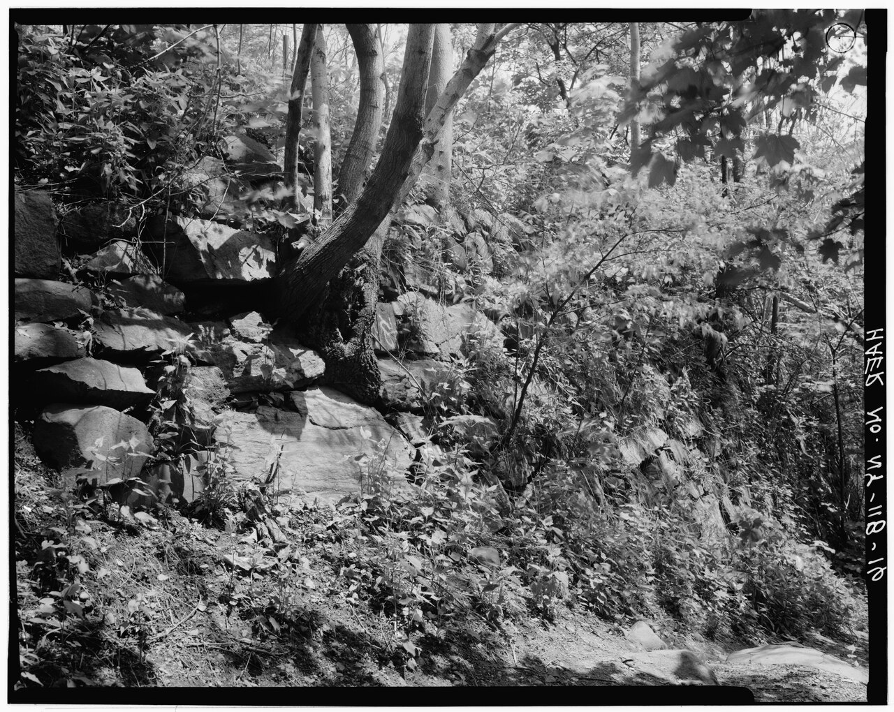 ASHLAR ON SOUTH SIDE OF EMBANKMENT WEST OF NEPPERHAN AVENUE ARCH - Old Croton Aqueduct, Saw Mill River Culvert, Spanning Nepperhan Avenue, Yonkers, Westchester County, NY HAER NY,60-YONK,1A-16.tif
