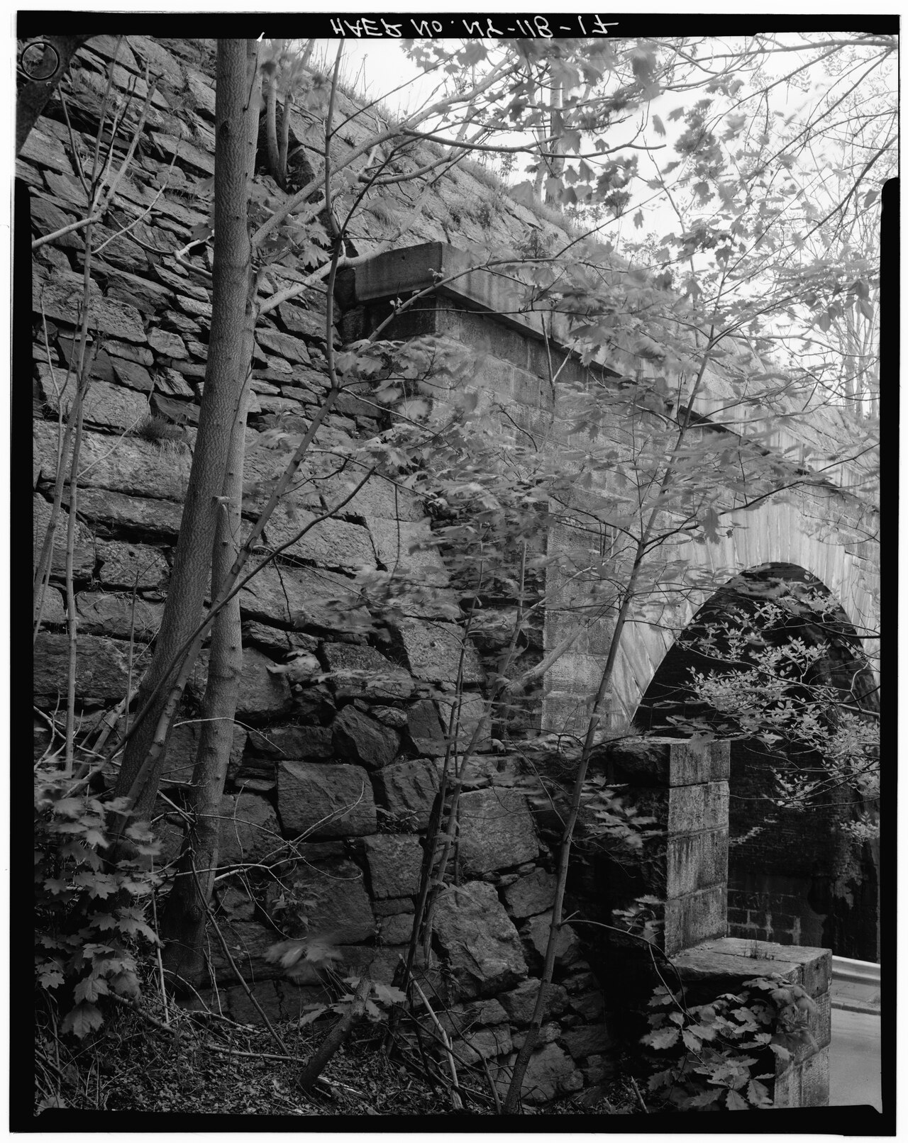 SOUTH SIDE DETAIL OF WEST BUTTRESS, NEPPERHAN AVENUE ARCH - Old Croton Aqueduct, Saw Mill River Culvert, Spanning Nepperhan Avenue, Yonkers, Westchester County, NY HAER NY,60-YONK,1A-17.tif