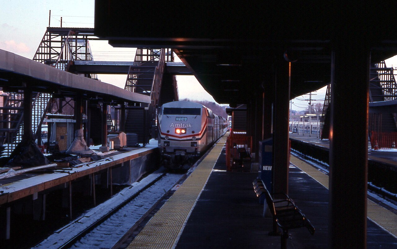 20000220 04 Amtrak Croton Harmon, NY (7049006837).jpg