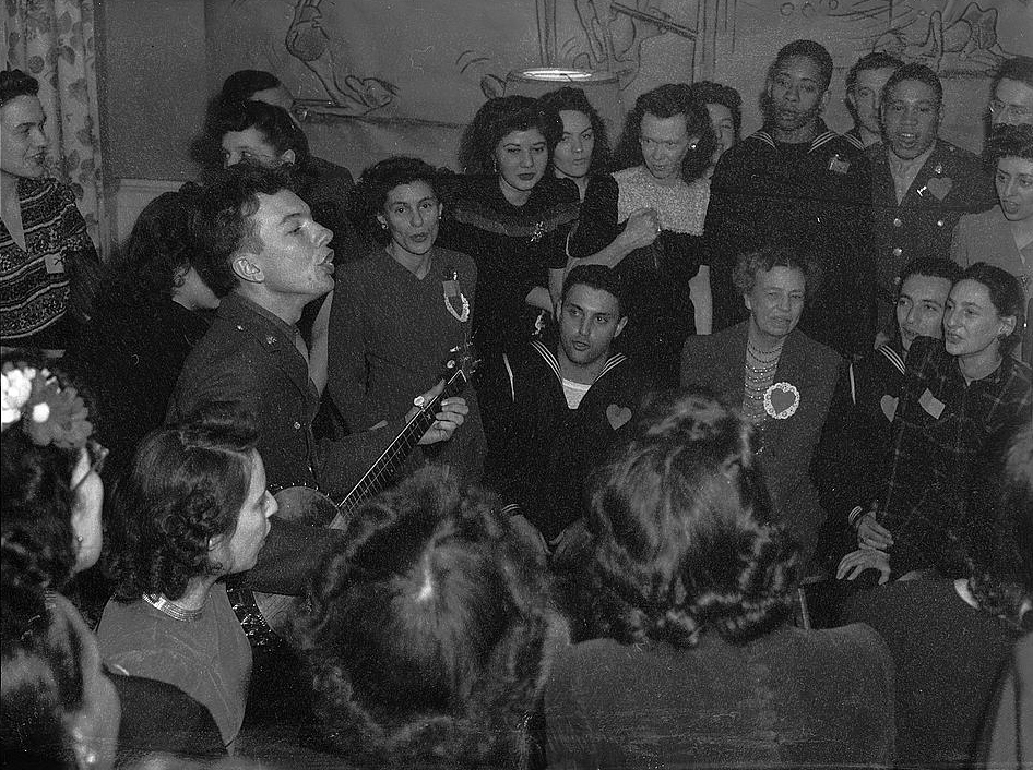 Pete seeger eleanor roosevelt 8d41984v.jpg