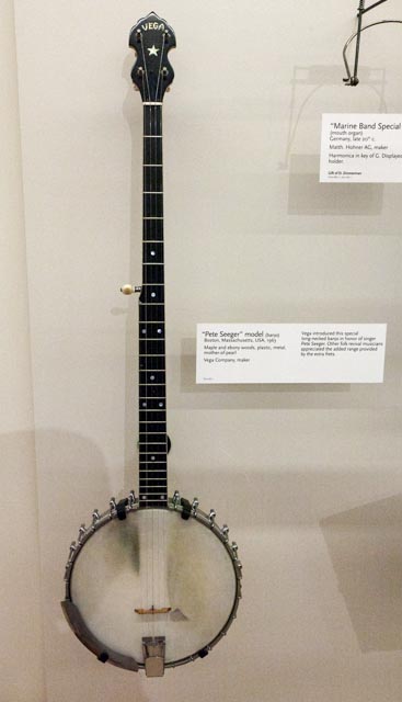 Pete Seeger model banjo, American.jpg